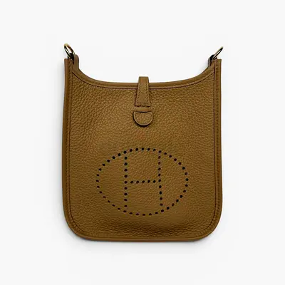 HERMÈS EVELYNE TPM IN CHAI CLEMENCE LEATHER WITH GOLD HARDWARE