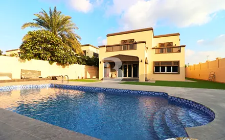 Upgraded 4BR Villa | Private Pool District 3