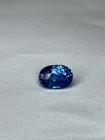 Natural blue oval sapphire gemstone - 4.53 crt unheated srilankan
