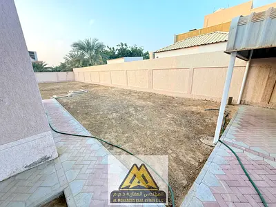 للإيجار في الجرف 1- 5 غرف نوم 7 حمامات مجلس صالة واسعة مطبخ مساحة الأرض: 10,000 قدم² صيانة على المالك تصميم عملي ومساحات واسعة جاهزة للسكن