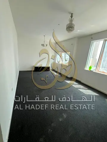 غرفتان وصالة للإيجار بالمجاز 3، بلكونتان بإطلالة مفتوحة، تكييف وغاز مركزي، 43 ألف، 4 أو 6 دفعات، صيانة مجانية وموقع مميز قرب الكورنيش.