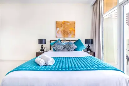 FURNISHED STUDIO | MID FLOOR | CONTEMPORARY LIVING