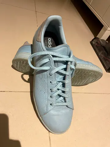 Light blue Adidas leather sneakers, gently used. Stan smith LE, Size 46/5