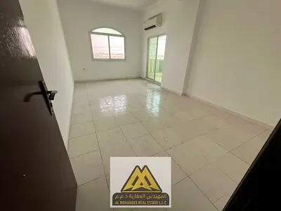 Dos dormitorios y una sala de estar | Amplio | 4 balcones con vistas despejadas | Aparcamiento en el sótano | Cerca de todos los servicios | Fácil acc