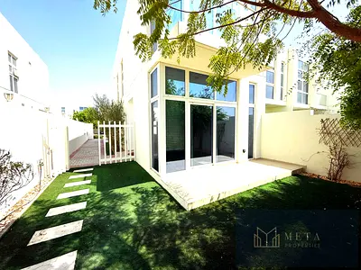Beautiful Townhouse-R2EM- 3bed +maid 5 bath -Corner -Vacant now, Single Row , Beautiful Garden, Clo