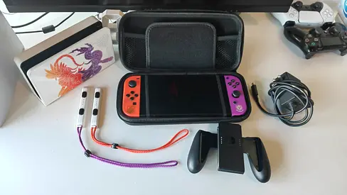 Urgent sale switch oled Pokémon edition with 1 game digital