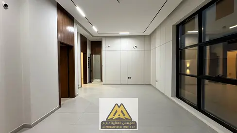 فرصة مميزة لامتلاك فيلا بتصميم مودرن راقٍ في منطقة الياسمين بعجمان، تجمع بين الفخامة والراحة مع تشطيبات عالية الجودة وموقع هادئ قريب من جميع الخدمات.