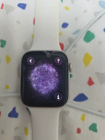 Apple Watch 2.0 SE, with a small shattered screen