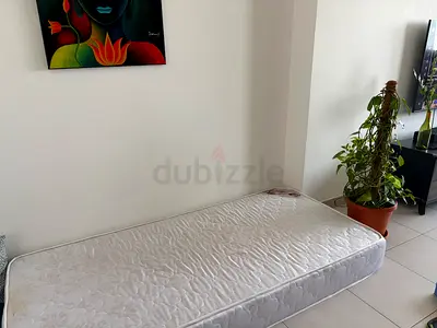 FIRE SALE! Single mattress in MINT condition - medium firm!