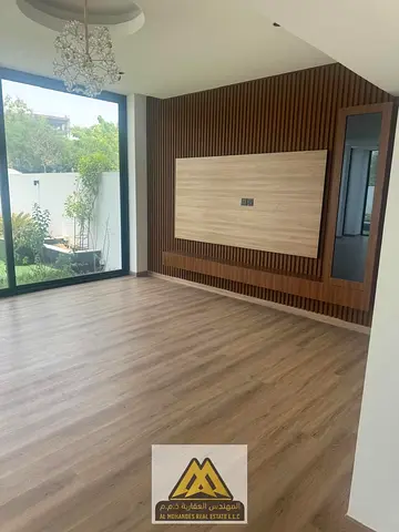 Villa in Al-Zawraa / Garden / Swimming pool / Large area / Jacuzzi / Maid's room