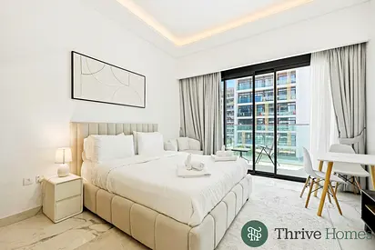 SUMMER DEAL! Modern & Bright Living Studio | Fully Furnished
