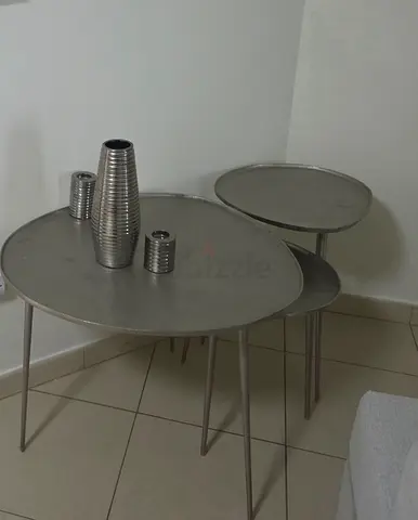 Set of 3 round metal nesting side tables - silver finish