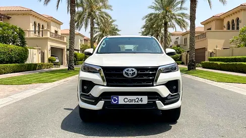 2025 Toyota FORTUNER — фото 2