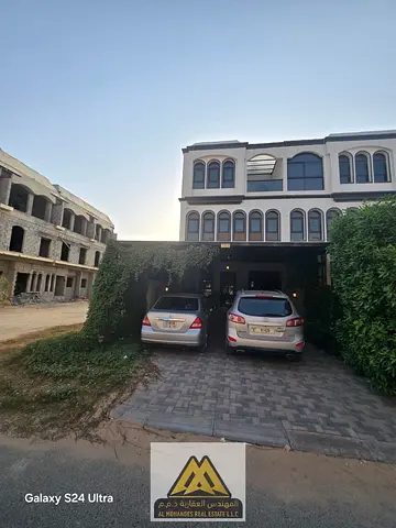 3 floors First floor: Spacious living room, kitchen, and bathroom Second floor: Two bedrooms and a bathroom Third floor: Master bedroom with storage a