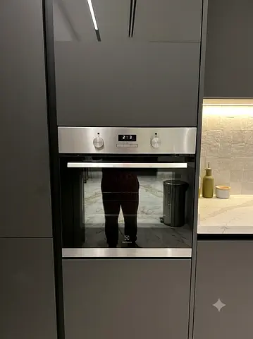 Electrolux Built-In Electric Oven – Like New | Premium Kitchen Appliance