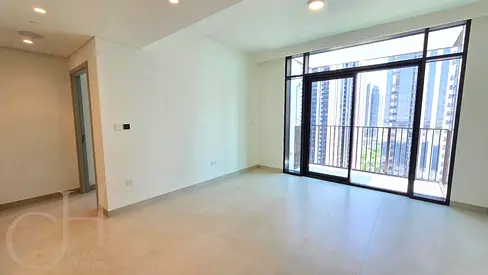 spacious 1 bedroom - middle floor