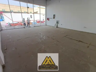 محل  تجاري موقع مميز بتصميم عملي وجاهز للاستخدام المناسب ومناسب لصيانة الدوري على المالك