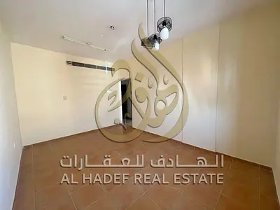 غرفة وصالة ثاني ساكن للإيجار بالمجرة، مع موزع واسع، تكييف وغاز مركزي، 26,000 درهم سنويًا، 4 دفعات، جاهزة للسكن والمعاينة.