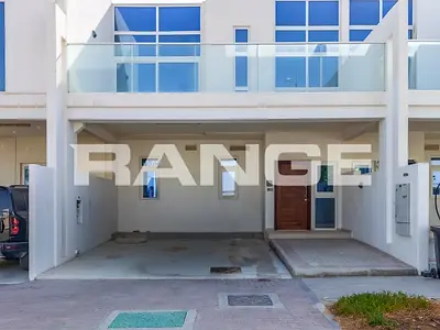 Single Row | Spacious 3 Bedroom| Vacant
