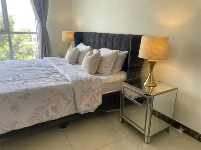 king-size bed (the one)