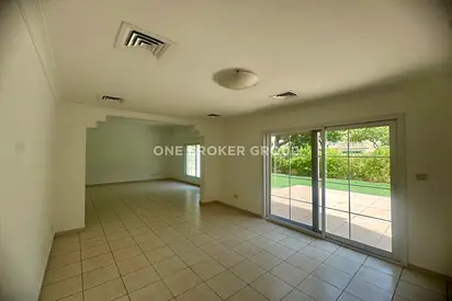 Large Layout | Single Row | Near Park