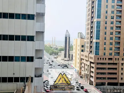 غرفه وصاله مساحه كبيره مع بلكونه باطلاله مفتوحه في ابراج عجمان ون الراشديه3 قريب من الكورنيش وجميع الخدمات