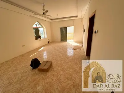 فيلا مجددة بالكامل للإيجار بالفيحاء الشارقة | 5 غرف ومجلس ومساحة خارجية | بجوار مستشفى برجيل والحديقة