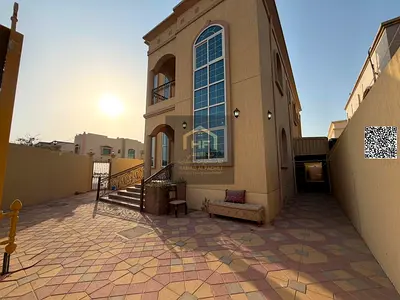 فيلا/مقر تجاري وسكني للإيجار في المويهات 1 – كورنر على شارعين | 8 غرف و3 مطابخ!