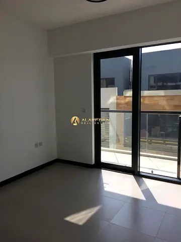 استوديو حديث | شرفة | إطلالة على المسبح ووسط المدينة