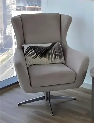 Modern Swivel Accent Chair | Wingback | Green Pattern / Beige | Excellent Condition