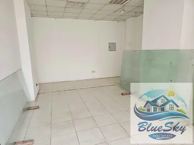 Excellent location available shop 400sqft just rent 28k only