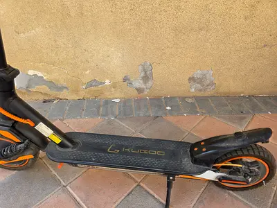 Electric scooter for 10+ ages and with led rainbow lights and charger