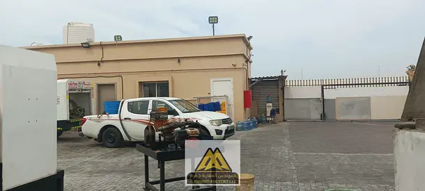 عقار صناعي للبيع في الجرف الصناعية 2 بعجمان مع شوروم ومكتب وساحة مفتوحة ودخل استثماري قائم