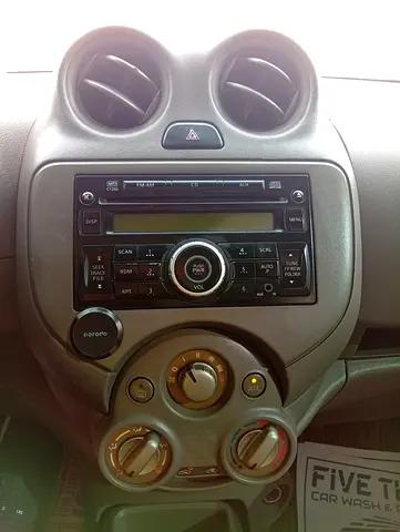 2013 Nissan SUNNY 照片 10