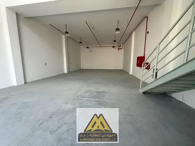 A new warehouse with a mezzanine and high-capacity electricity in a prime industrial location, ready for immediate use.