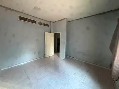 🏡 للبيع شقة مميزة 3 غرف وصالة في التعاون – الشارقة استمتع بالعيش في شقة واسعة داخل واحدة من أكثر المناطق السكنية طلبًا في الشارقة، مناسبة للسكن العا