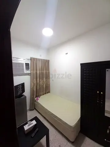AVAILABLE NOW FOR 1 SINGLE LADY ONLY !! FULLY FURNISHED SMALL ROOM NEAR UNION METRO STATION