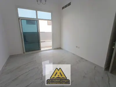 غرفه وصاله مساحه كبيره مع بلكونه باطلاله مفتوحه تاني ساكن بالجرف3 قريب من السوق الصيني ومركز القبائل