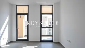 Premium Urban Apartment | Retail & Dining at Your Doorstep | Resale