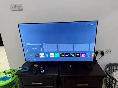 Nikola Smart TV with Remote Control