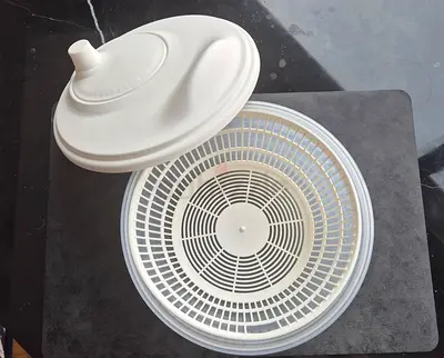 Salad spinner