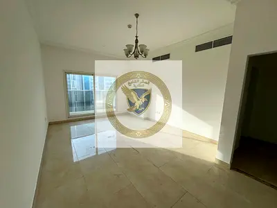 باركن وتامين شيك و6شيكات لاجمل غرفتين وصالة اطلالة مفتوحة ببلكونة في أجمل ابراج الشارقة شامل جميع الخدمات بتشطيب حديثة ومساحات واسعة.
