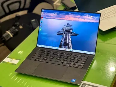 i7 12th + 4k OLED + 8gb RTX Graphics + 32gb DDR5 - Dell Precision 15 (5570)
