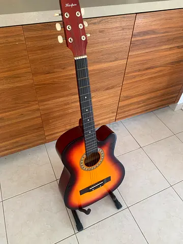 Harper HGW/18C guitar with stand and soft cover