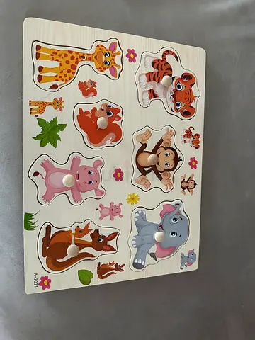 Wooden animal peg puzzle - jungle/safari animals, good condition