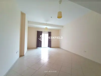 VACANT/ STUNNING APARTMENT/ PRIME LOCATION