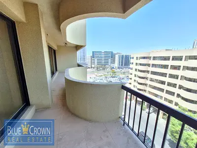 Close to metro ! 1 bedroom with huge balcony ! Upcoming flat