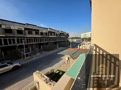 🔥🚨 العرض الأقوى للفيلا العائلية في أبتاون الزاهية! استقلالية تامة وسهولة تنقل خيالية! 🚨🔥