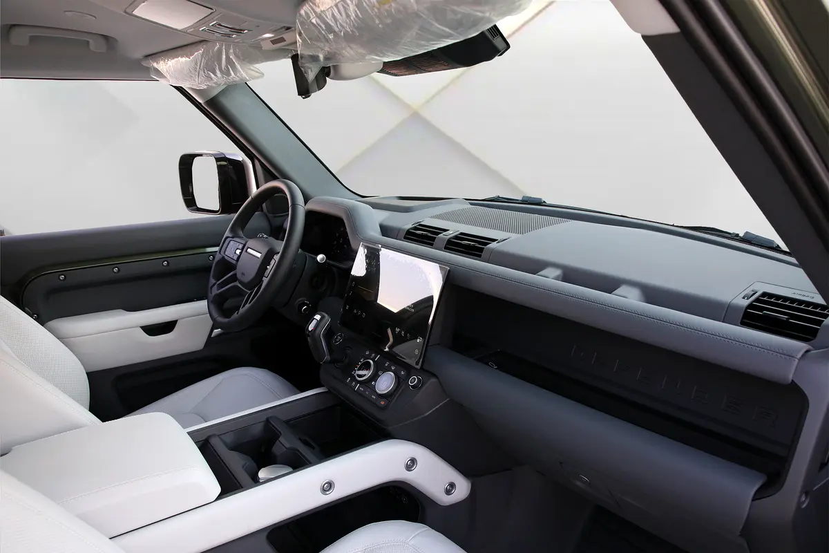 Land Rover Defender 2026