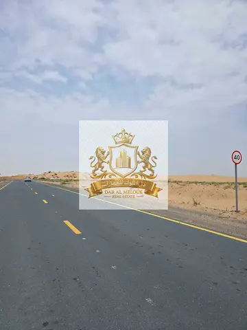 ✨ فرصة مميزة لامتلاك أرض سكنية في موقع هادئ وقريب من جميع الخدمات
📍 الموقع: روضة القرط – ضاحية الرويضات
📐 المساحة: 3,110 قدم²
🏠 الاستخدام: سكني
🕌 قريبة من: الخدمات والمسجد
🏗️ تصريح البناء: فيلا سكنية